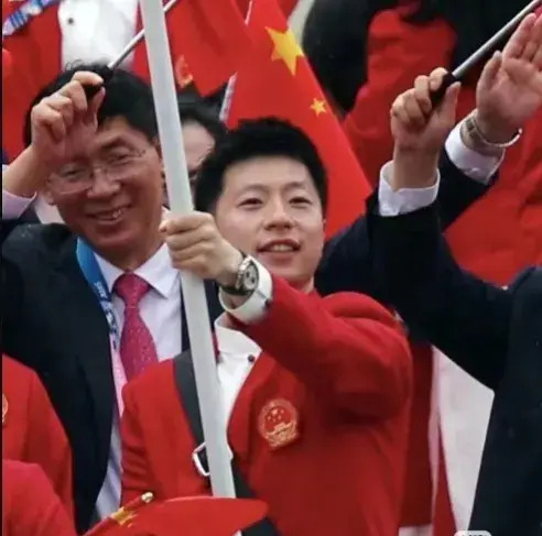 巴黎在比赛中受伤退赛，马龙主帅表示担忧！的简单介绍